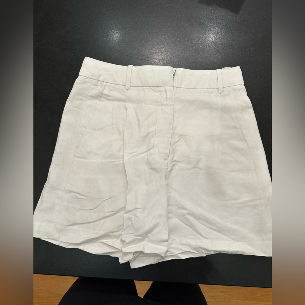 Aritzia Wilfred Effortless White Linen Shorts